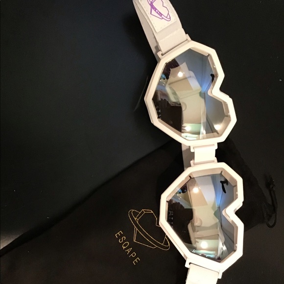 SOLD OUT SOLD ELSEWHERE - Picture 2 of 5